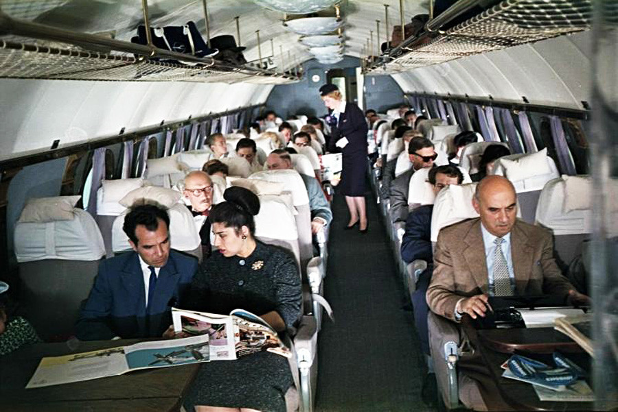 飛行機の機内。1960年代。