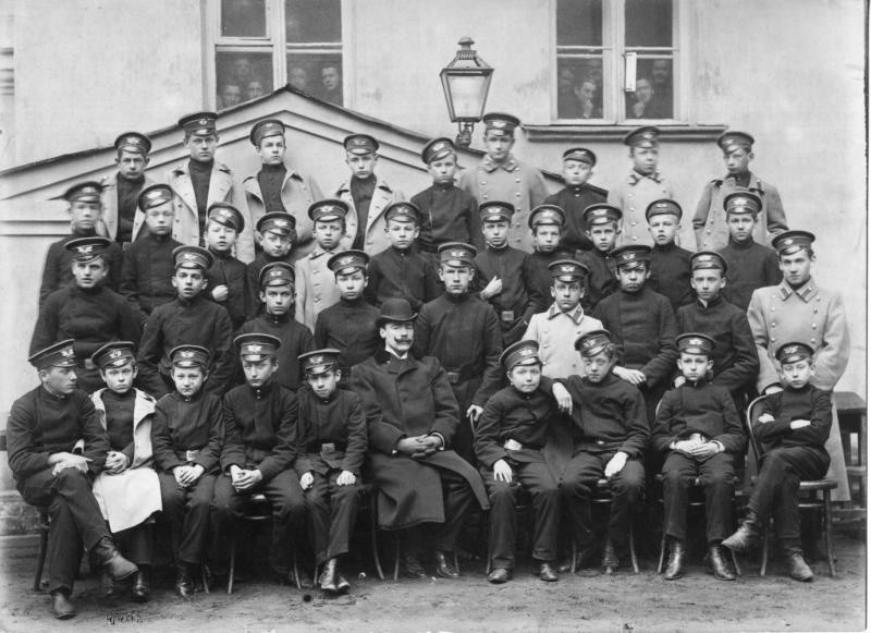 Гимназијалци, снимљено 1900-тих
