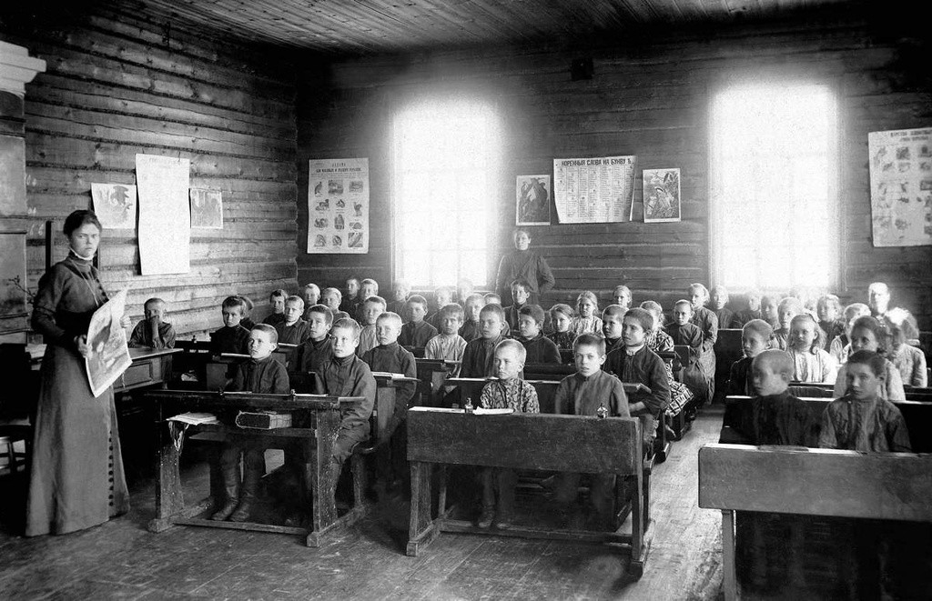 A Zemstvo school, religion class.