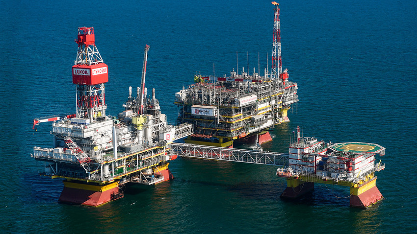 Стационарна платформа компаније „Лукойл“ на налазишту нафте и гаса „Владимир Филановски“ у северном делу Каспијског мора.