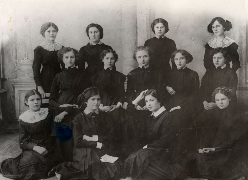 Ученички от женската гимназия в Касимов, 1910 г.
