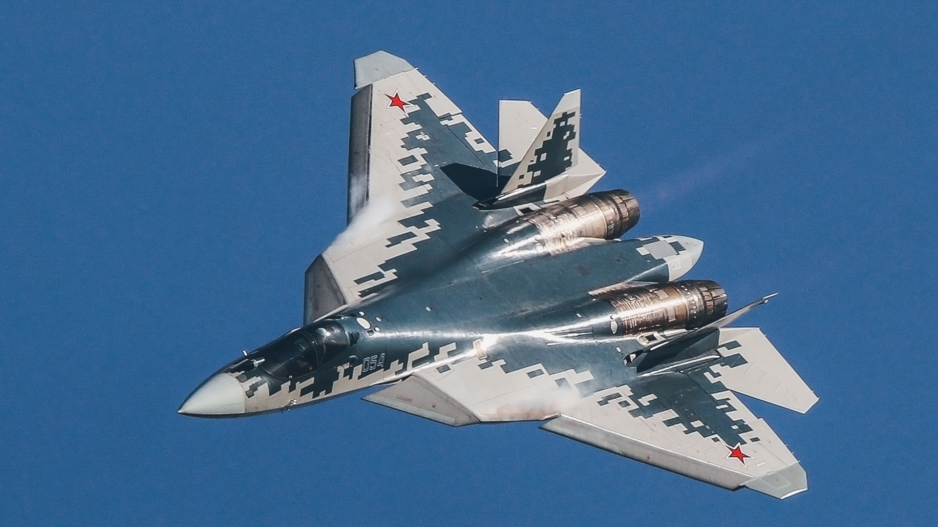 Су-57, руски вишенаменски ловац пете генерације демонстрира полетање на аерокосмичком сајму МАКС-2019 у Жуковском.
