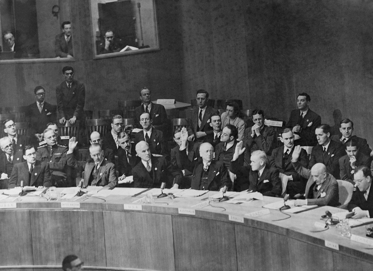 Glasovanje varnostnega sveta Združenih narodov glede nadaljevanja razprave o pogajanjih med Iranom in Sovjetsko zvezo, po tem, ko je ZSSR zahtevala, da se spor prizna za razrešenega.