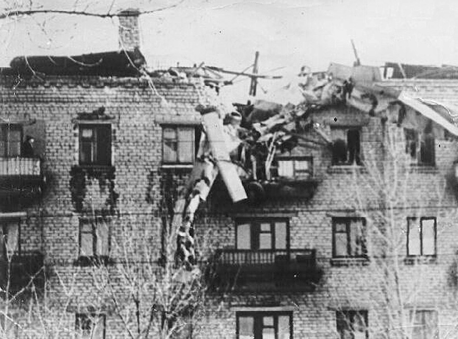 A house in Voroshilovgrad (Lugansk) that Timofei Shovkunov crashed into.