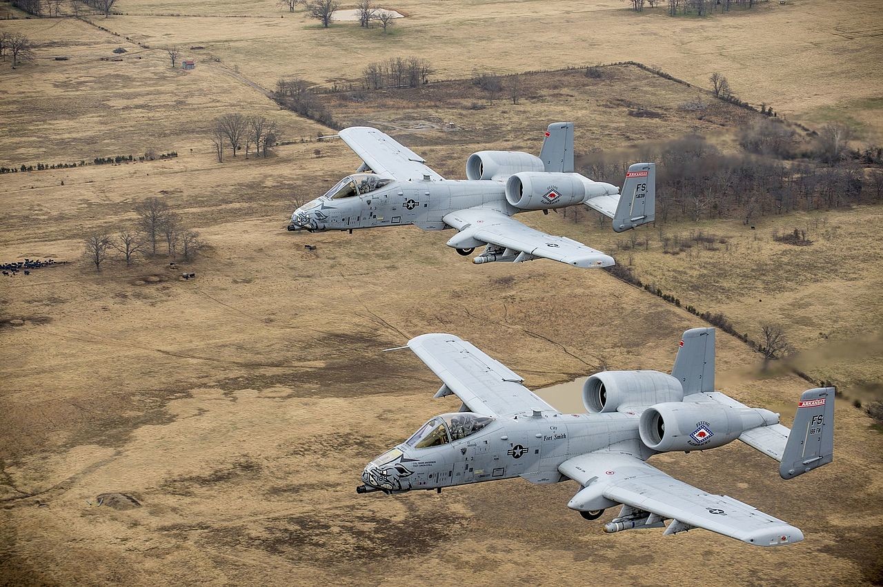 Dve letali A-10 Thunderbolt v formaciji