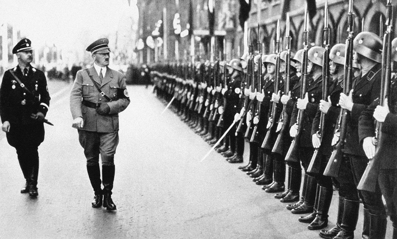 Adolf Hitler inspecting his troops. He had no intention of keeping peace with the USSR.