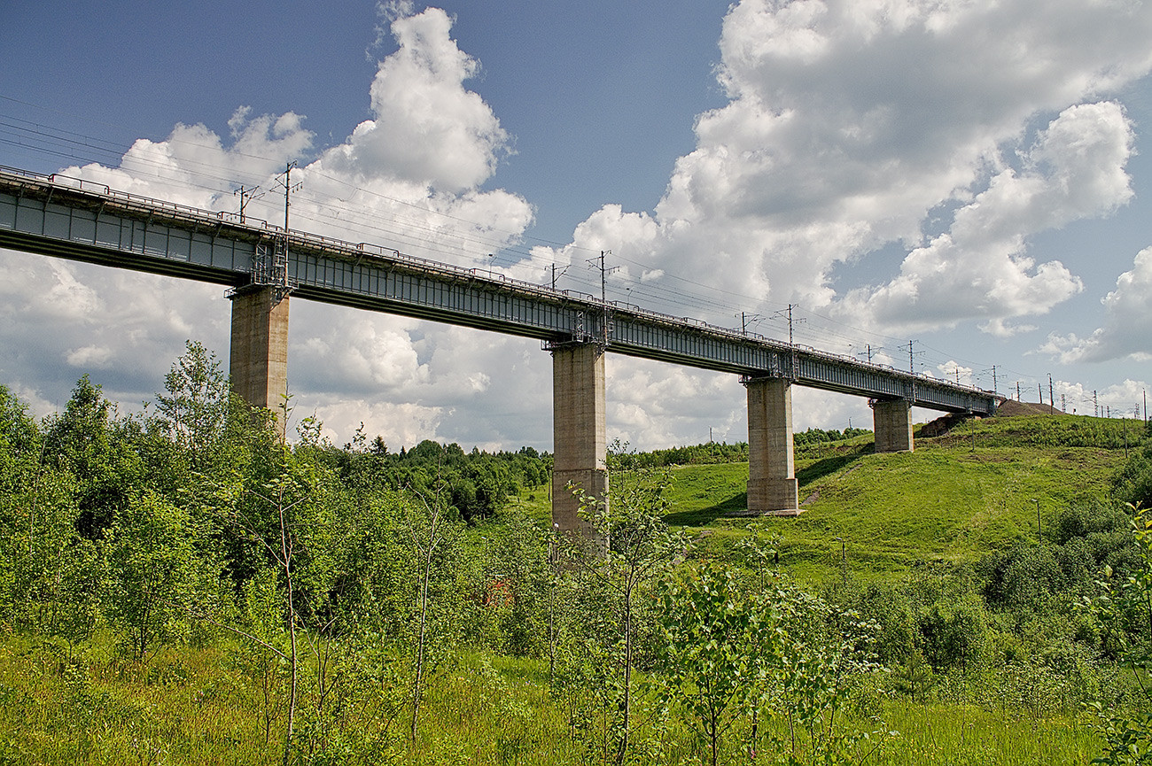 新しいヴェレヴィヤ川に掛かっていた橋