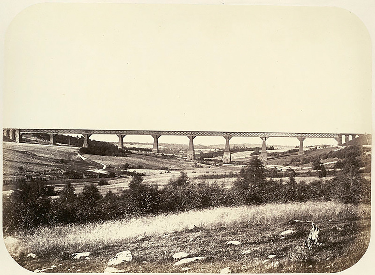 Ancien pont au-dessus de la rivière Msta