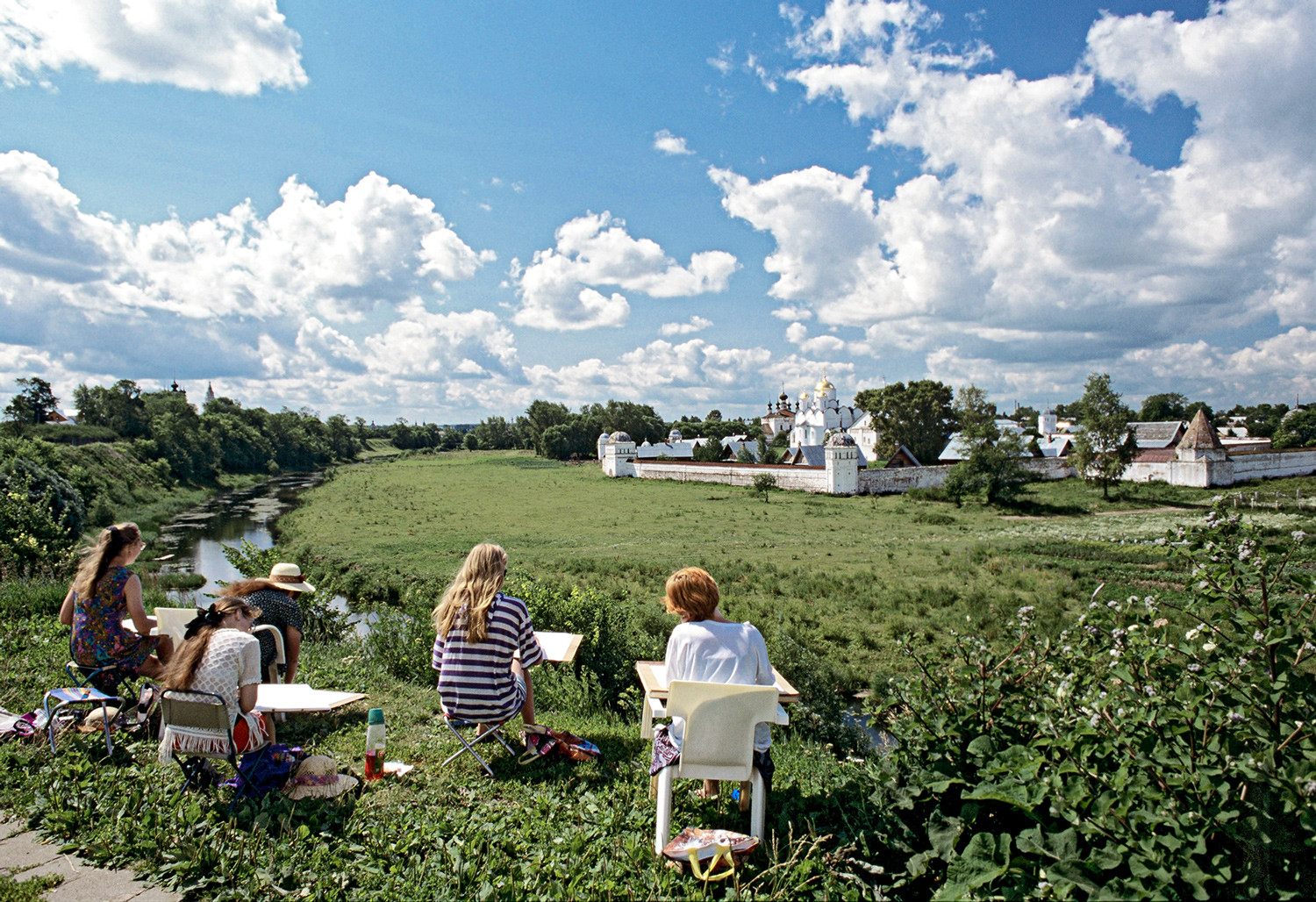 Plein air painting next to the Pokrovsky Convent