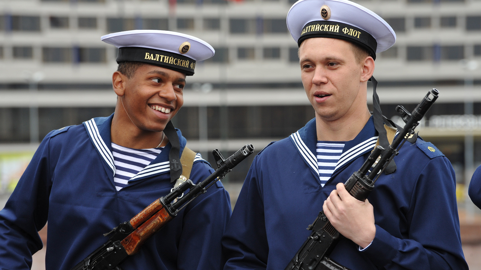 Как называют людей которые служат. Матросы Балтийского флота. Морская форма. Моряк Российской армии. Парадная форма моряков Балтийского флота.
