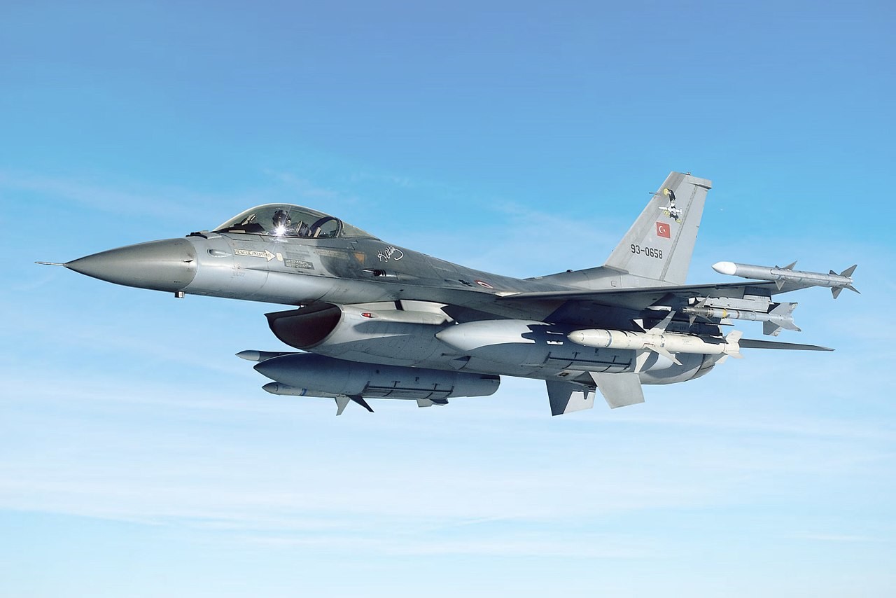 F-16C turških zračnih sil. Turčija uporablja 240 lovcev F-16 v izvedenkah 