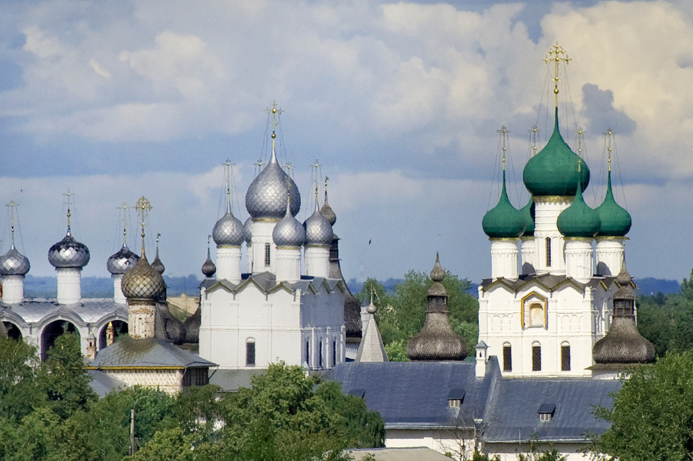 Rostov kremlin. Southwest view from bell tower of Savior-St. James Monastery. From left: Cathedral belfry, Church of Hodegetria Icon, Resurrection Church over North Gate, Church of St. John the Divine over West Gate. July 2019