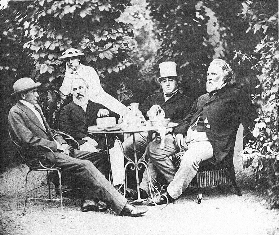 И. С. Тургењев у викенд-кући породице Миљутин. Баден Баден, 1867.