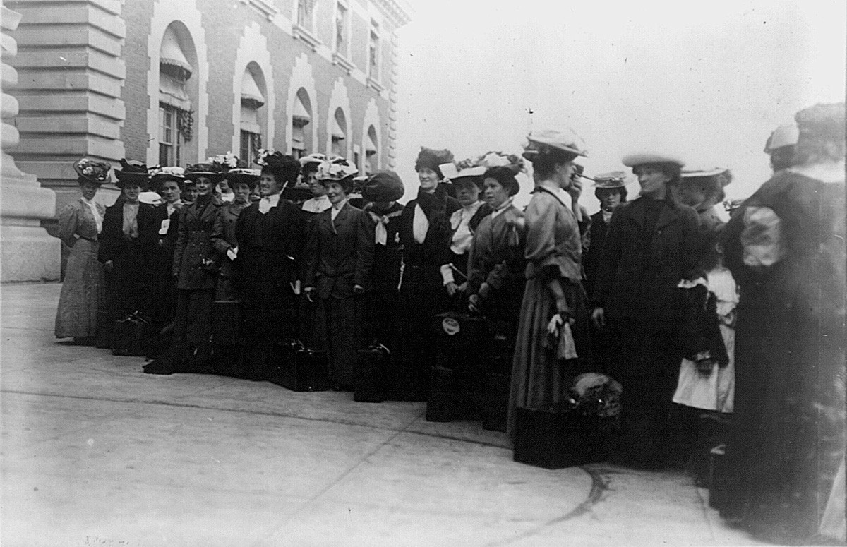  Immigrantes d'Europe de l'Est à Ellis Island, New York, États-Unis, 1900