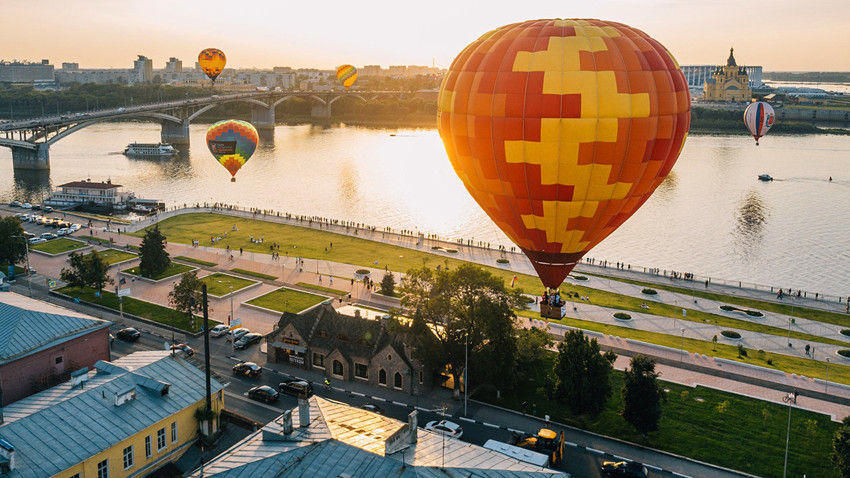 Le ciel de Nijni Novgorod animé par une nuée de montgolfières