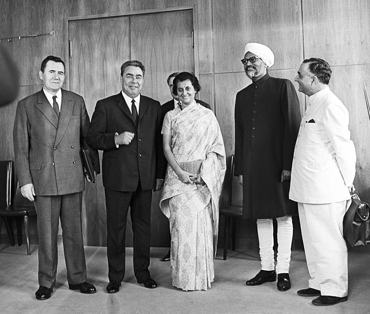 Brezhnev and Gandhi in Moscow, accompanied by other Soviet leaders.