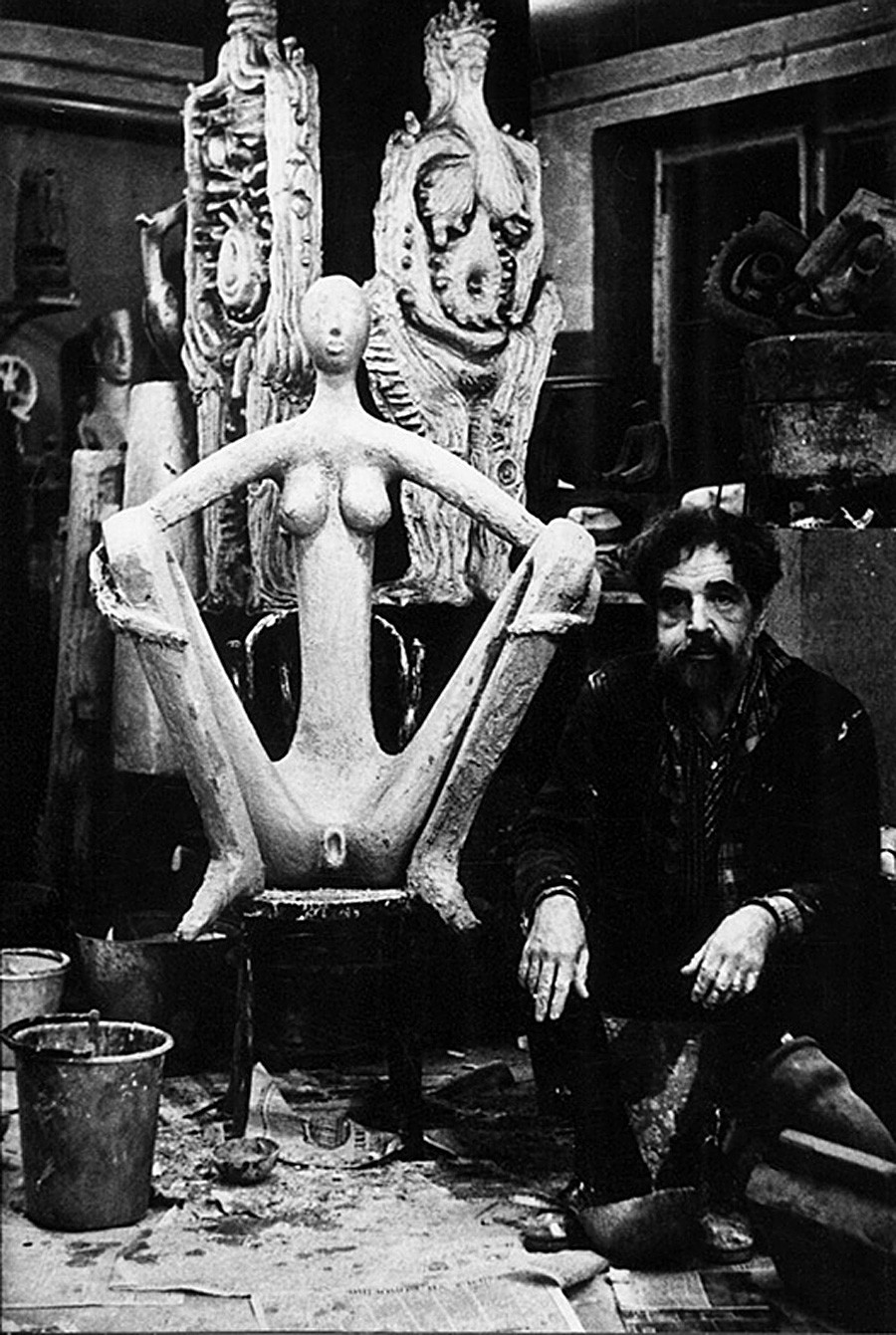 Sidur in his studio and “Venus on a Viennese Chair”