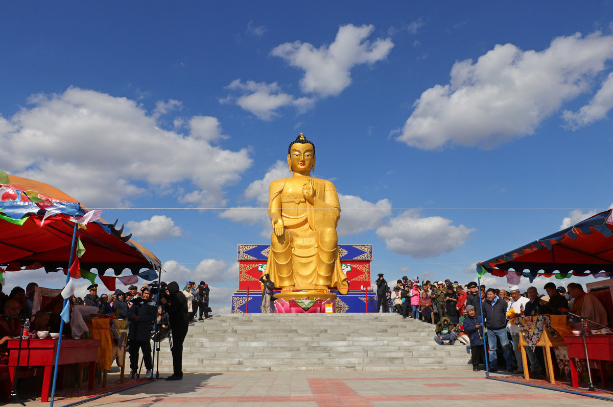 Будда Майтрейя Калмыкия статуя