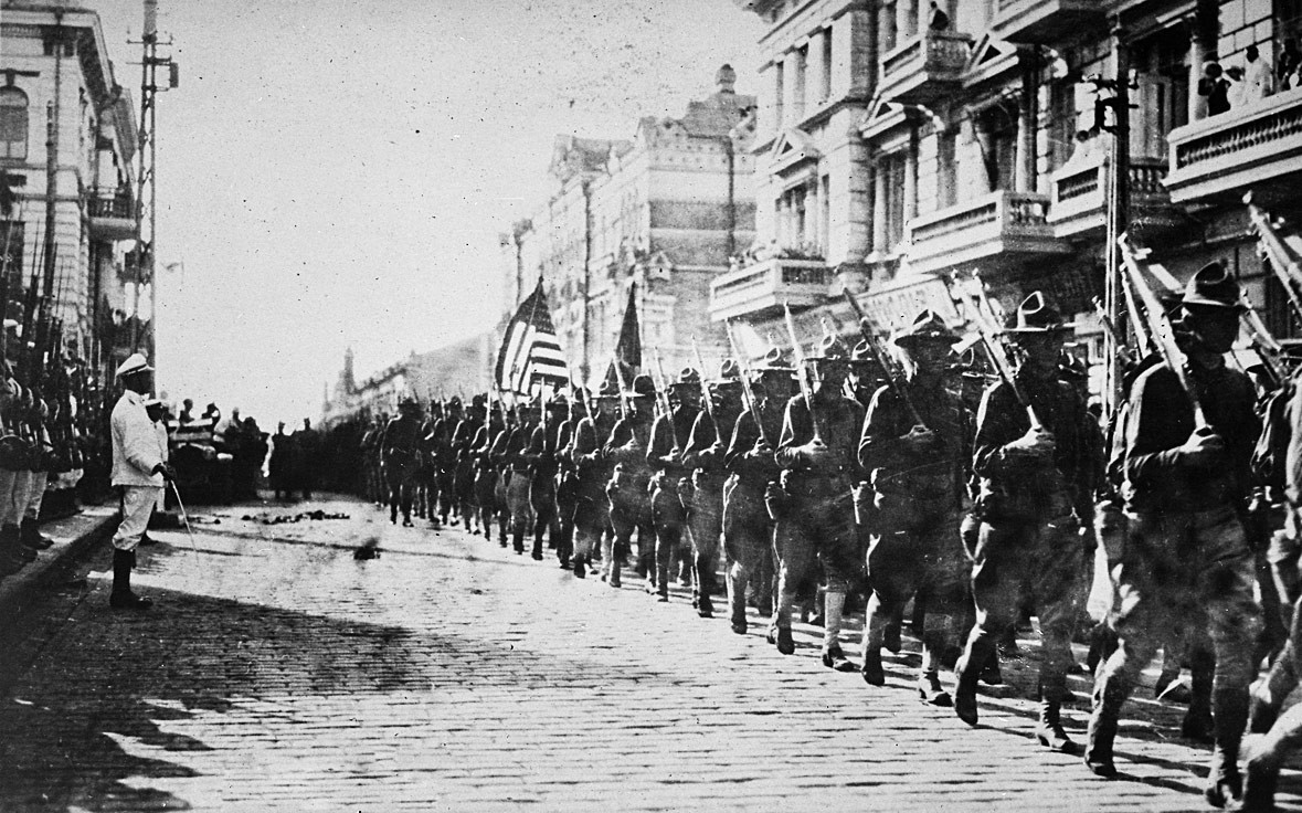 Tropas estadounidenses en Vladivostok, agosto de 1918.