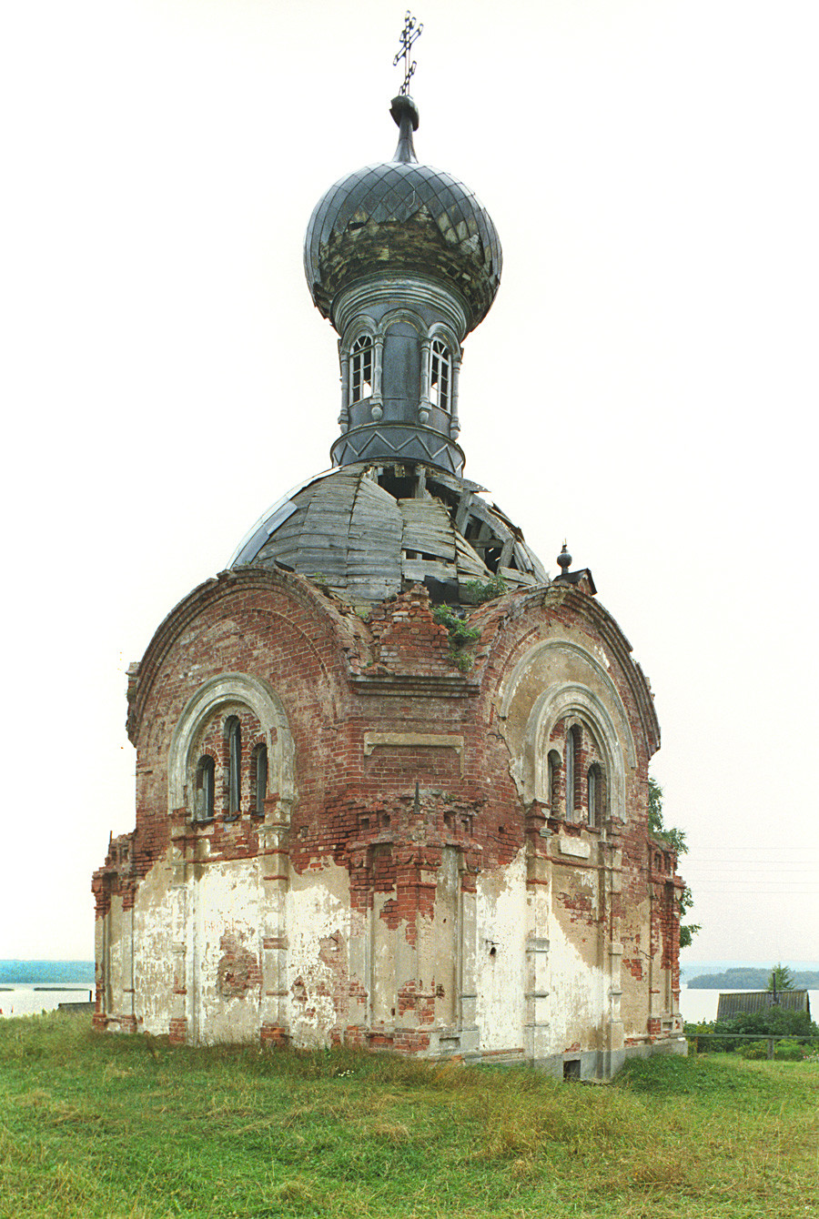Ankhimovo. Church of All Saints, northeast view. August 28, 2006.