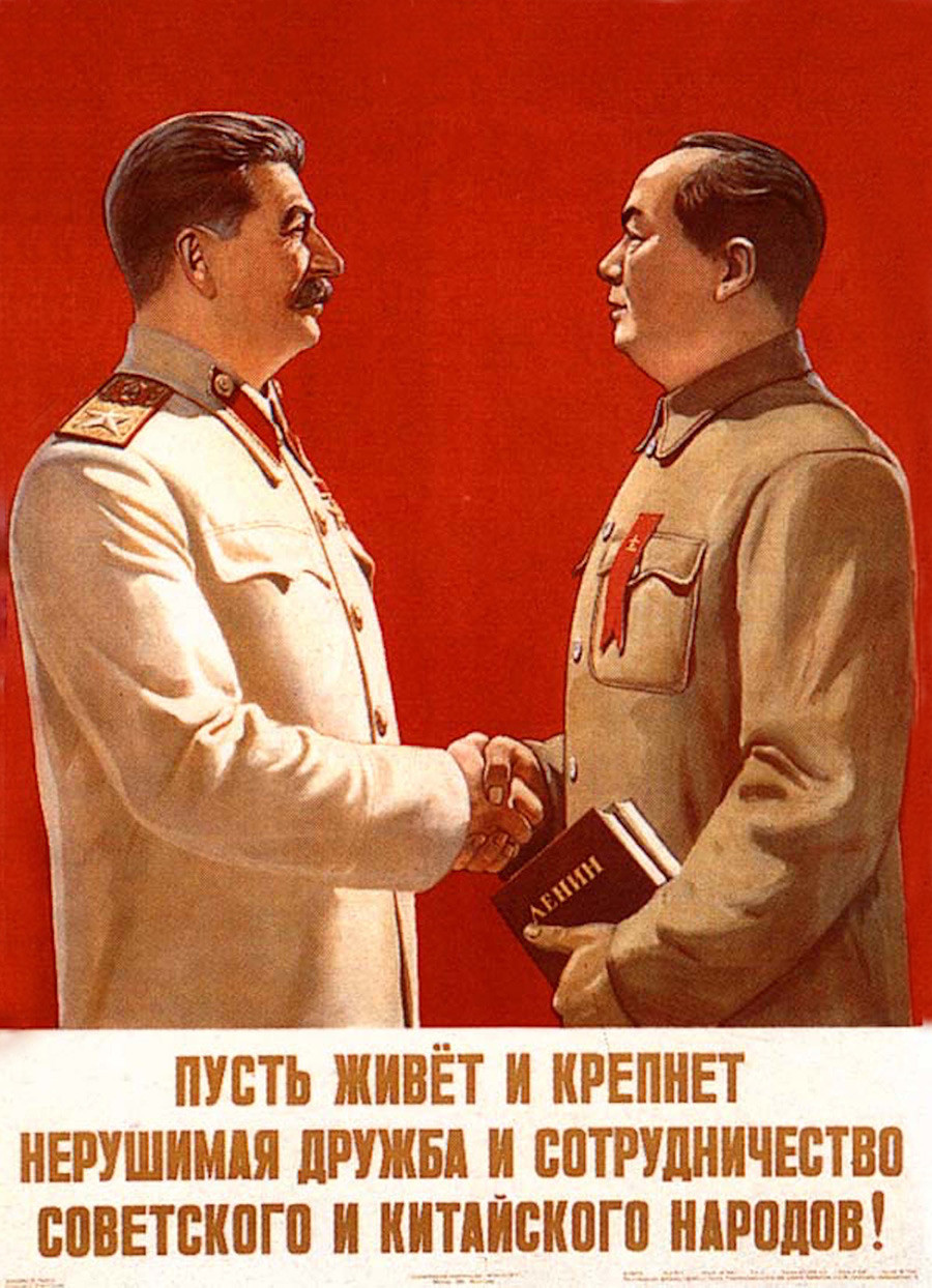 Que l'amitié et la coopération indéfectibles entre les peuples soviétique et chinois dure longtemps et se renforce !


