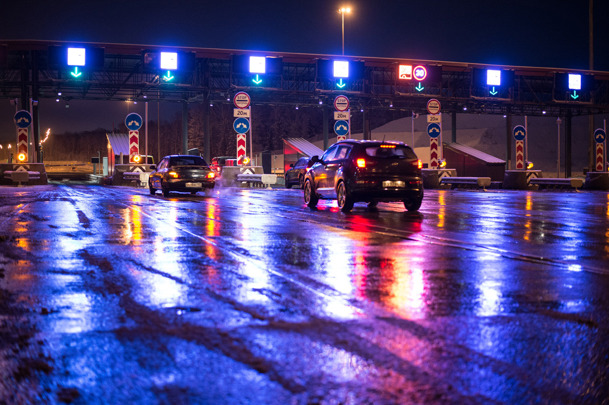 Toll booths on the Moscow Ring Road - Solnechnogorsk section of the M11 Moscow-St. Petersburg highway. 