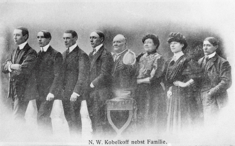 A família Kobelkoff.