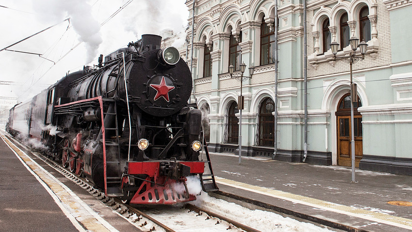 Kereta api antik di Stasiun Rizhsky, Moskow.