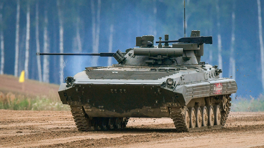Borbeno vozilo pješaštva BMP-2M s borbenim modulom "Berežok" na demonstraciji mehaničkih i borbenih mogućnosti na poligonu Alabino u okviru Međunarodnog vojno-tehničkog foruma "Armija 2019".
