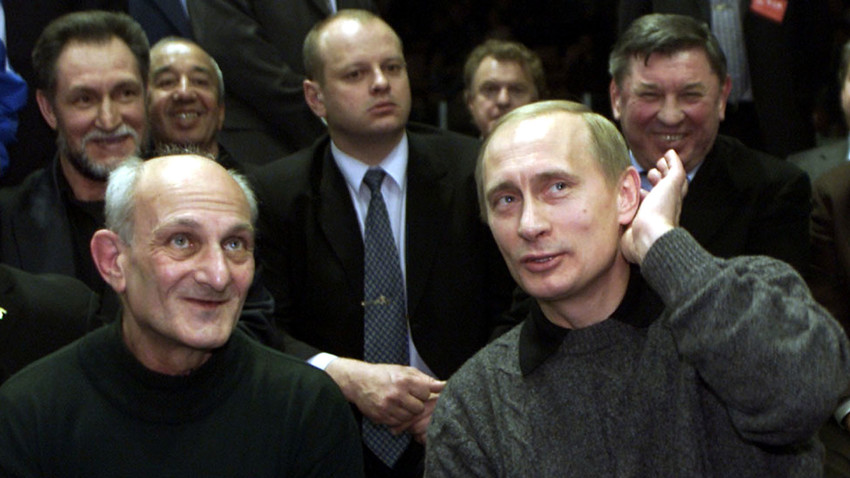 Владимир Путин са својим тренером Анатолијем Рахлином, 9. децембар 2000. Магнитогорск