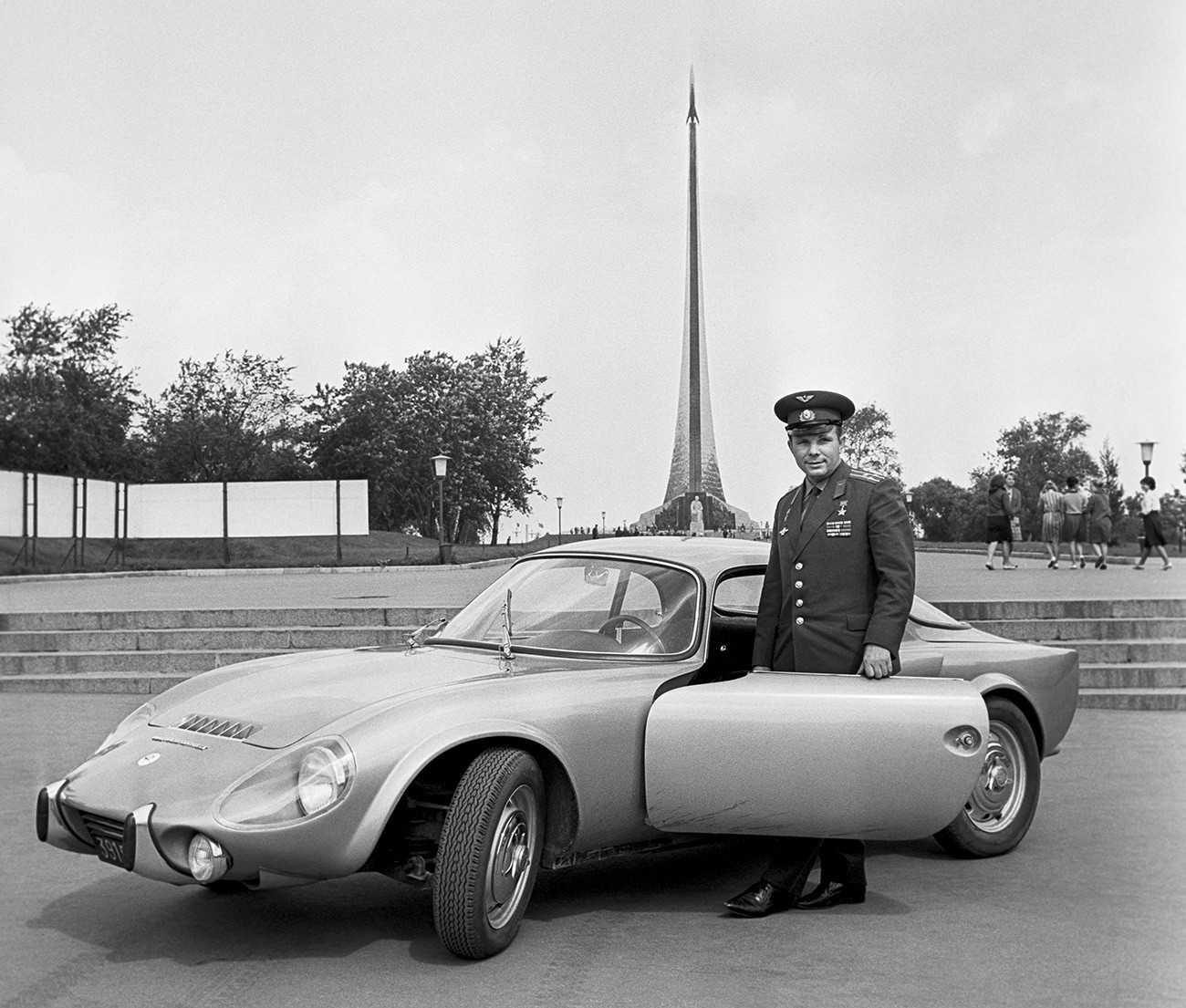 Yuri Gagarin and his Mantra car. 