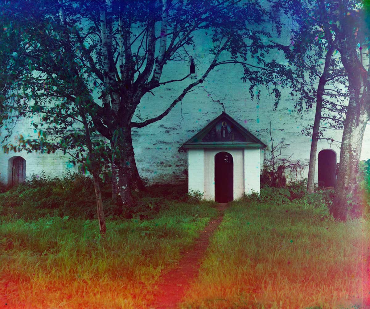 Monastero dei Santi Boris e Gleb. Parete est con il santuario nella cella di Sant’Irenarco. Estate 1911
