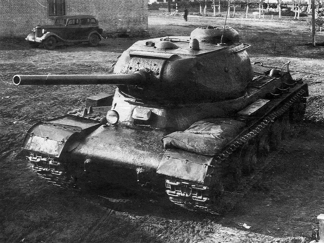 Прототипът на съветския тежък танк 