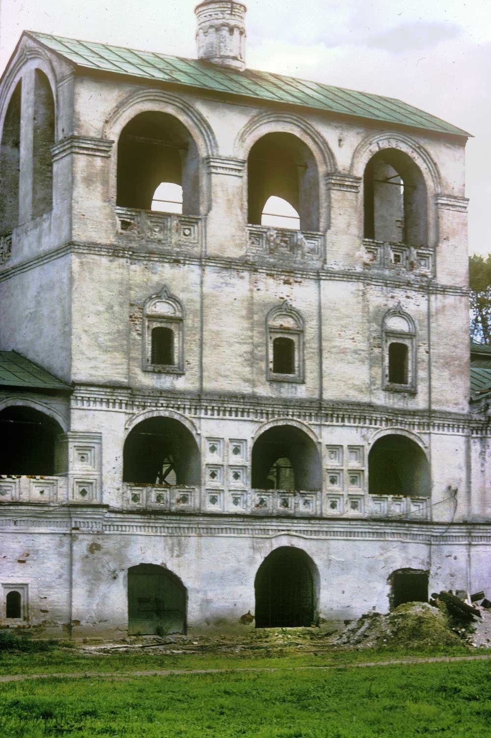 Monastero della Resurrezione. Campanile con la Chiesa di Santa Maria d’Egitto, vista ovest. 9 agosto 1991