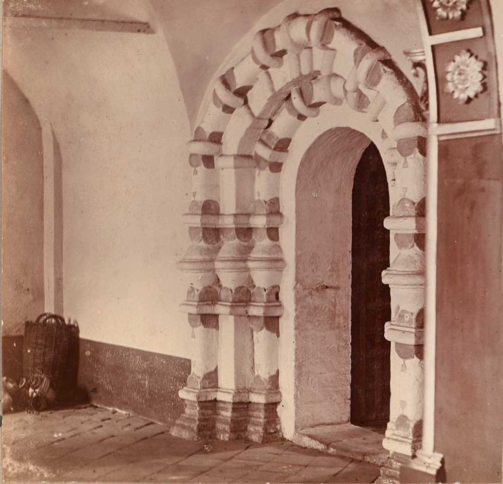 Monastero della Resurrezione. Cattedrale della Resurrezione, portale della cappella. Fotografia: Sergej Prokudin-Gorskij. Estate 1910