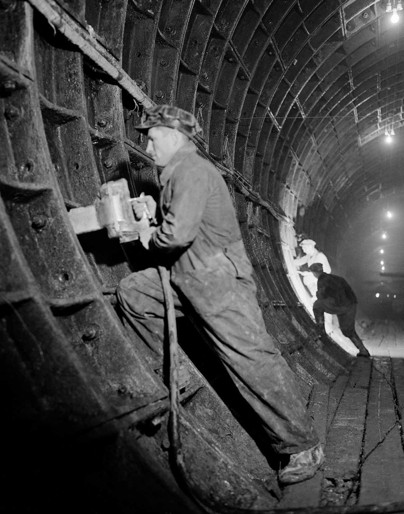 Construção da linha de metrô Arbatsko-Pokrovskaya em Moscou, 1944