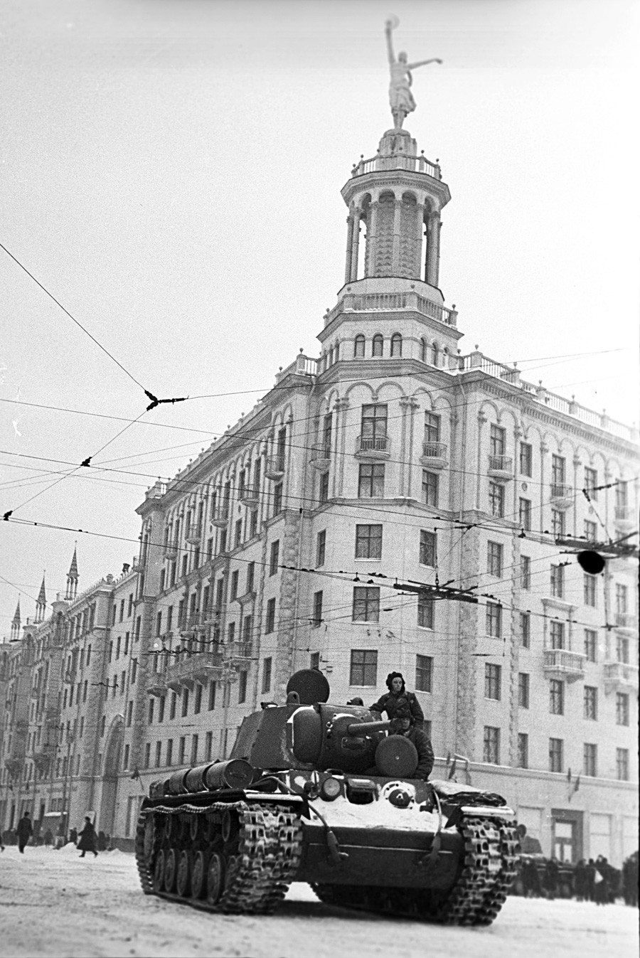 Tenk KV-1 u Ulici Gorkog u Moskvi.

