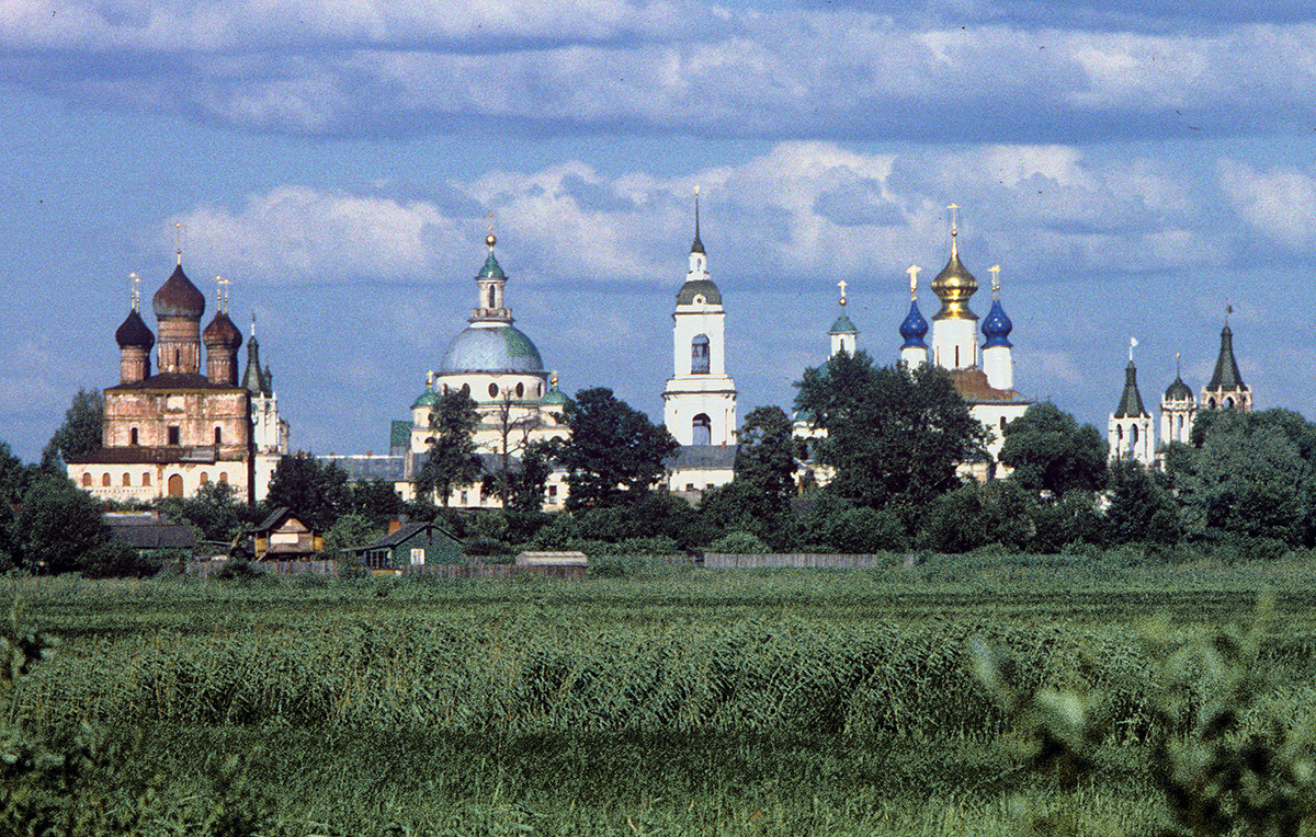 View east from Lake Nero embankment. From left: Church of Transfiguration of the Savior, Church of St. Dimitry of Rostov, bell tower, Conception of St. Anne Cathedral. June 28, 1995.