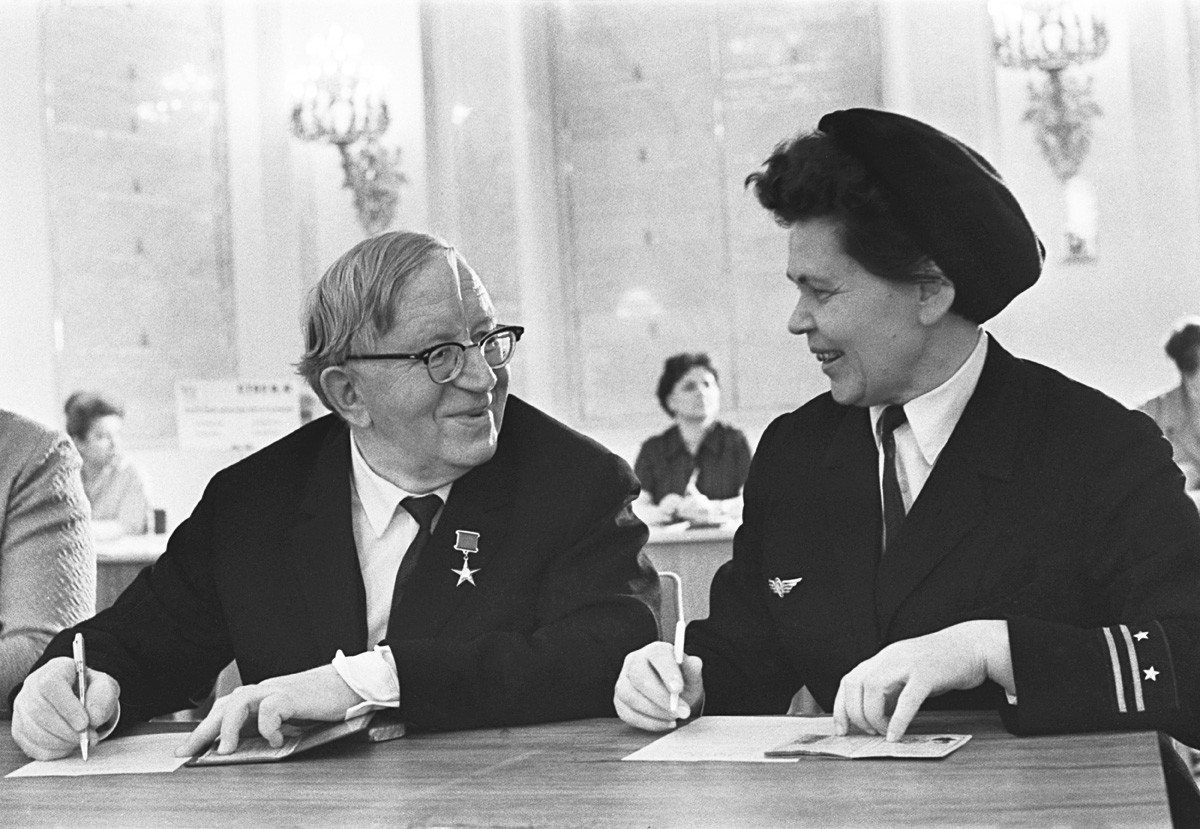 March 26, 1971. Moscow metro train operator A. K. Nechaeva and academy member Pyotr Nikolaevich Pospelov in Bolshoi Kremlin Hall Georgievskiy Hall during XXIV SUCP Convention delegate check-in. 