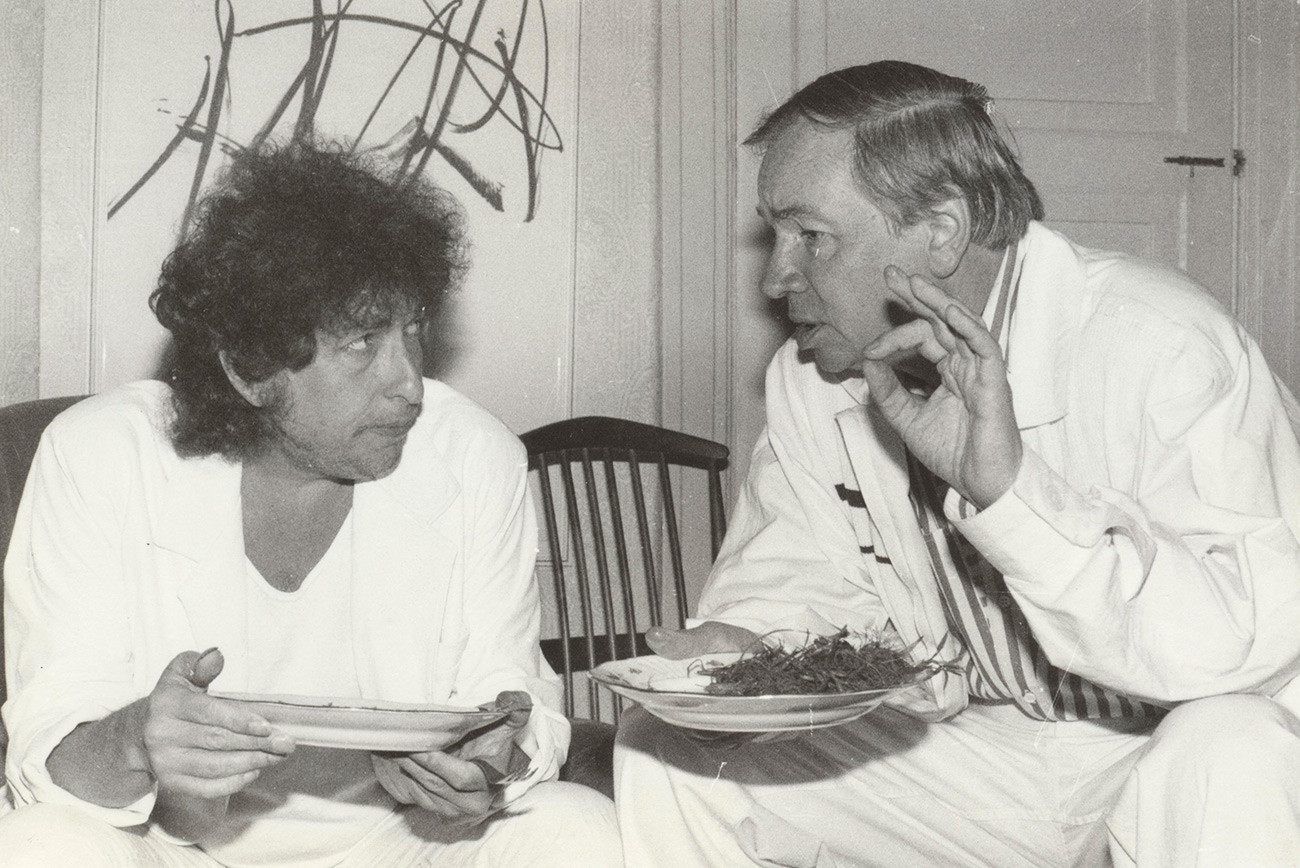 Bob Dilan and Andréi Voznesenski en Moscú, 1985.