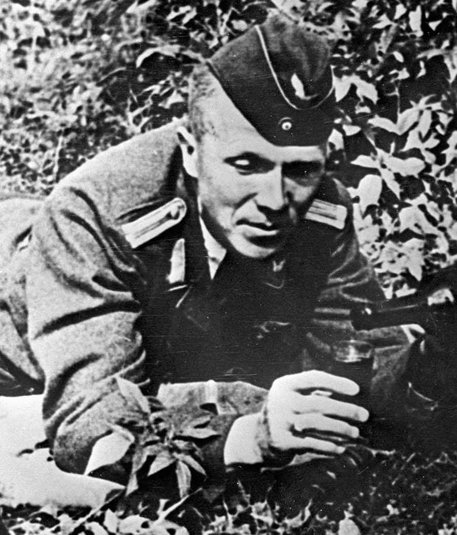 ナチスの制服を着ているソ連の諜報部員ニコライ・クズネツォフ