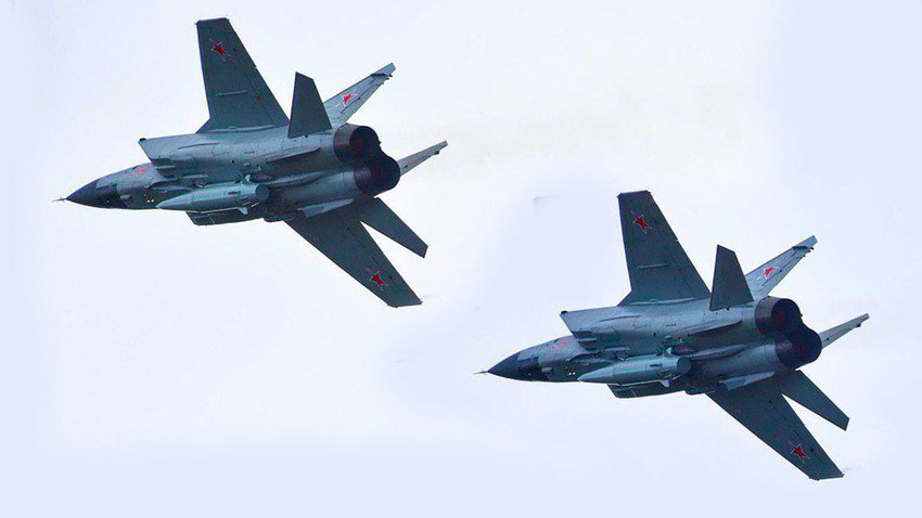 Modernizirani lovci-presretači MiG-31K naoružani raketama "Kinžal"
