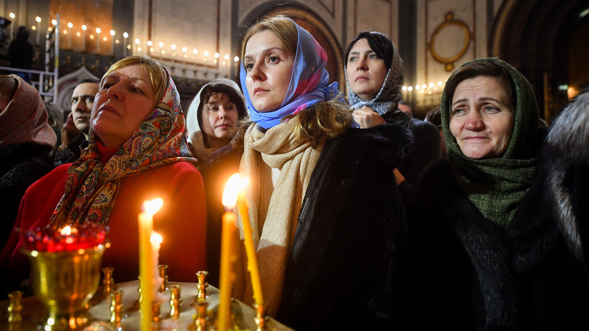 why-do-women-cover-their-heads-in-orthodox-churches-russia-beyond