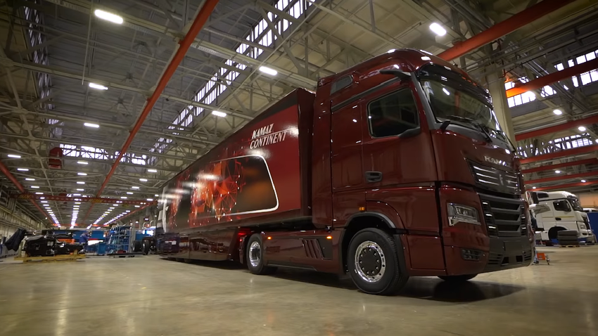 Kamaz presenta un nuevo modelo de camión ultramoderno en su 50º aniversario  - Russia Beyond ES