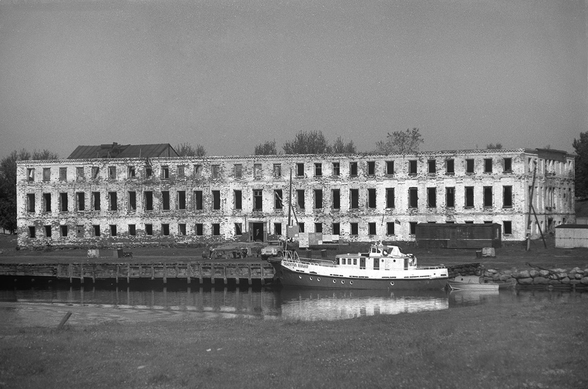 Preobrazhensky Hotel & dock (gutted by fire in 1990). July 25, 1998