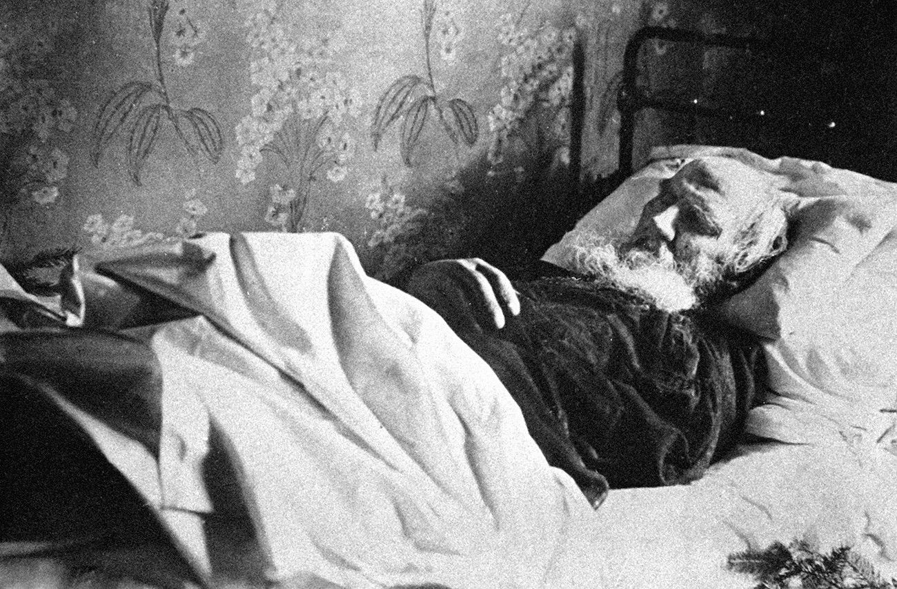 Lev Tolstoj sul letto di morte