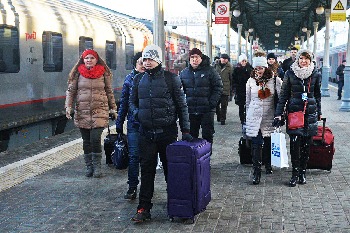 Путници на перону Белоруске станице Московског метроа.