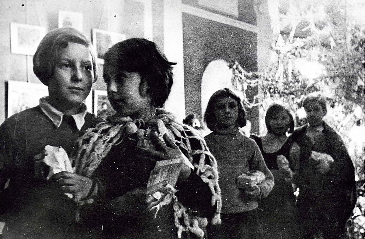 Новогдишња јелка за децу Лењинграда под опсадом, 1943.