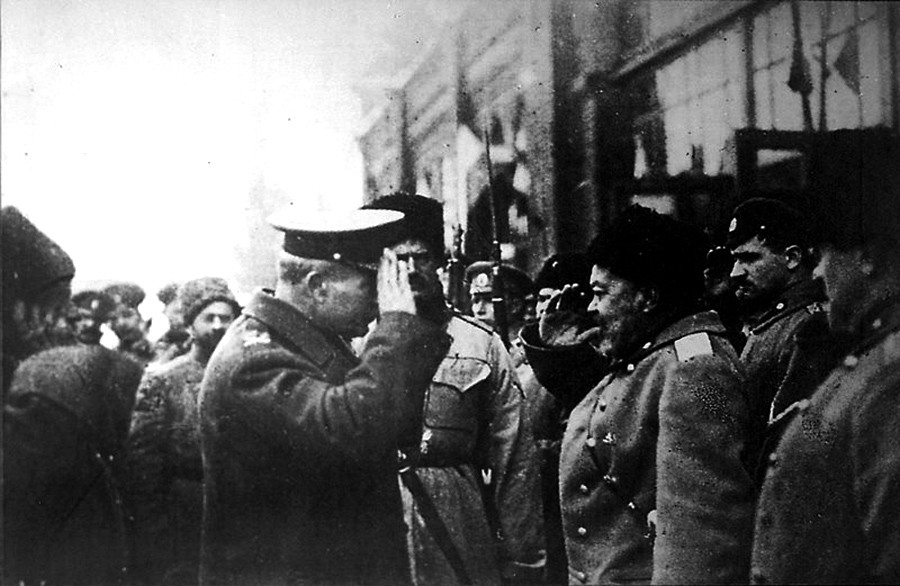 Командант Оружаних снага Југа Русије А. И. Деникин и енглески генерал Ф. Пул, новембар 1918.