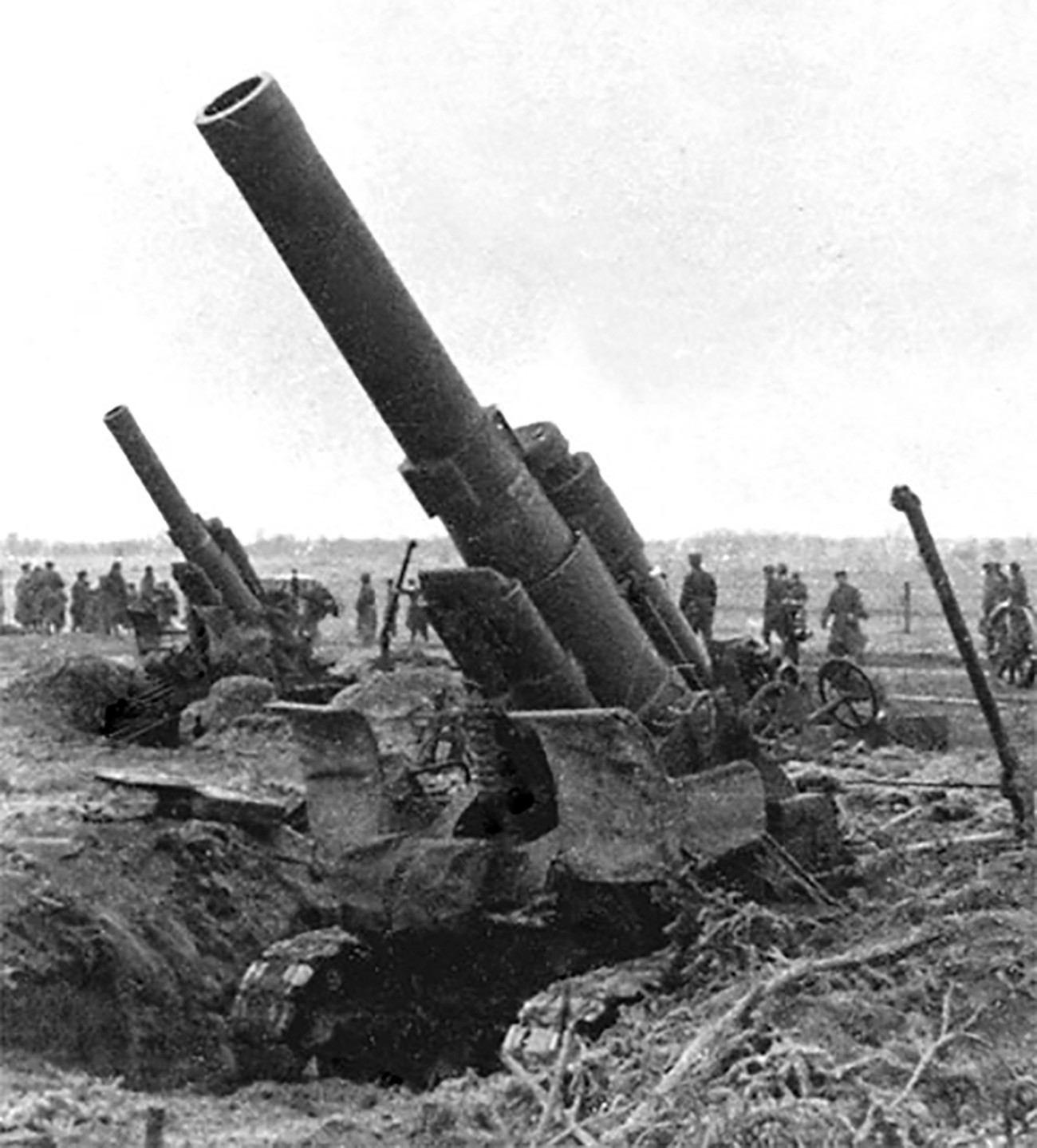 Baterija sovjetskih teških haubica M1931 kalibra 203 mm na Trećem bjeloruskom frontu, ljeto 1944.
